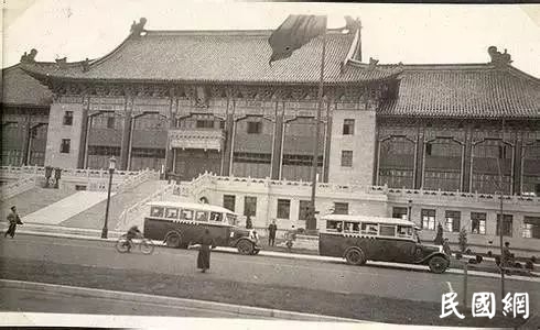 老照片旧时光：一座上海城，半部民国史